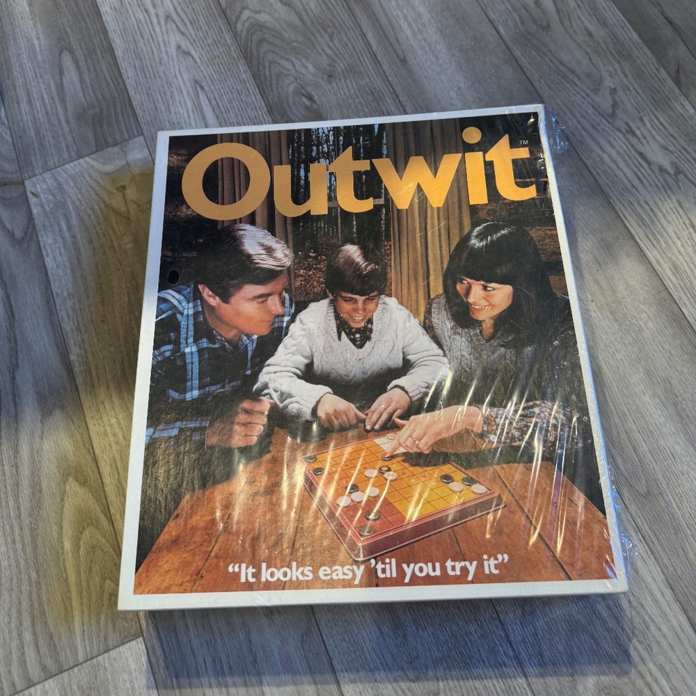 VINTAGE AND NEW!!! OUTWIT FAMILY STRATEGY BOARD GAME BY PARKER BROTHERS